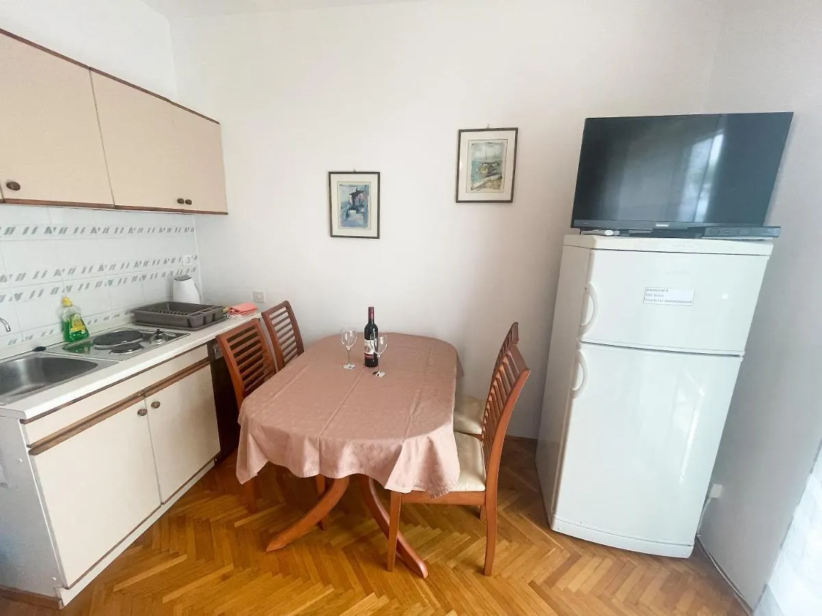 Villa Boza Jadranovo 0*,